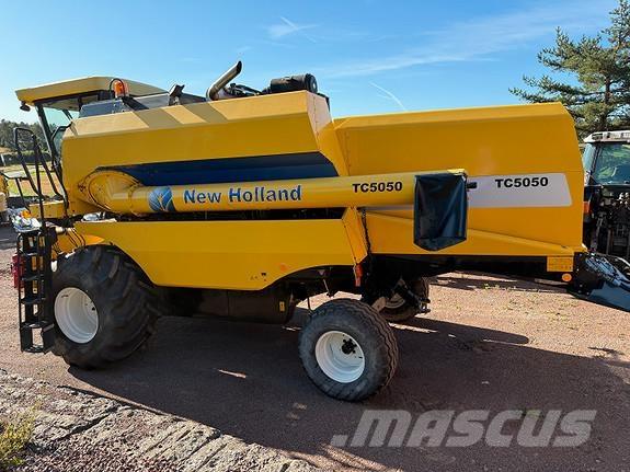 New Holland TC5050 Leikkuupuimurit
