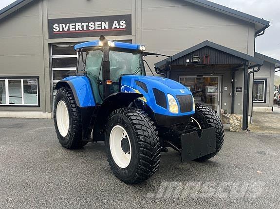 New Holland TVT190 Traktorit