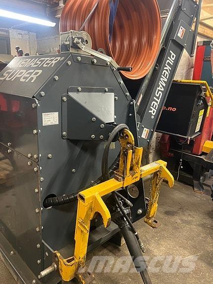  Pilkmaster Super Muut metsäkoneet