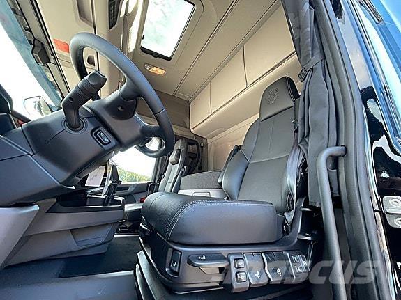 Scania R460A4X2LB Vetopöytäautot