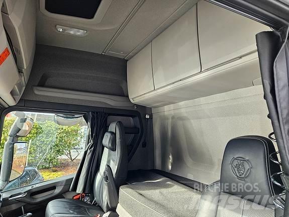Scania R560 A6x2NB Vetopöytäautot