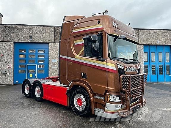 Scania R660A6X4NB Vetopöytäautot