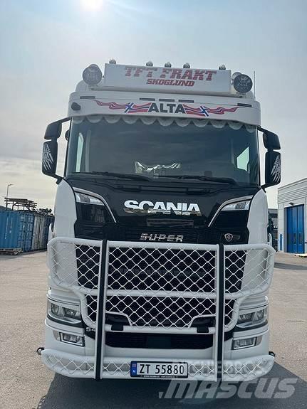 Scania S540 6X2 Vetopöytäautot