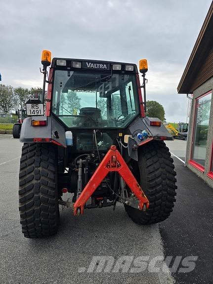 Valtra 6400 Traktorit