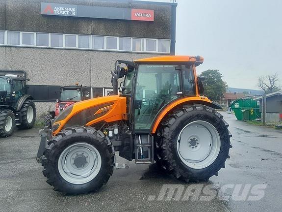 Valtra A114 Traktorit