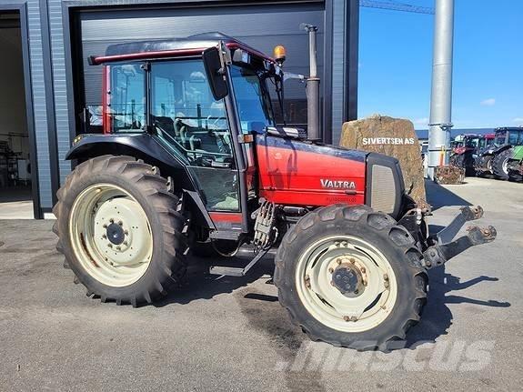 Valtra A75 - 4 Traktorit