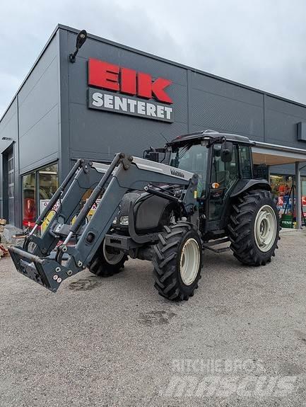 Valtra A83 Traktorit