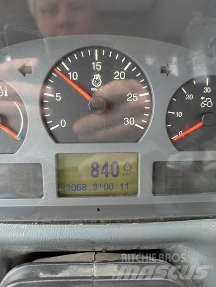 Valtra A83 Traktorit