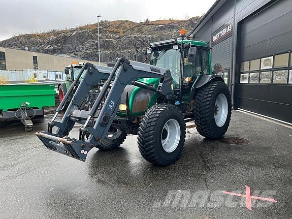 Valtra A83 Traktorit