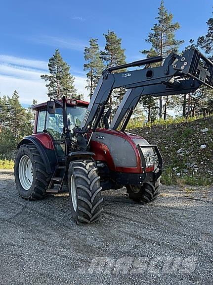Valtra M150 Traktorit