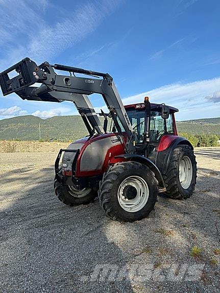 Valtra M150 Traktorit