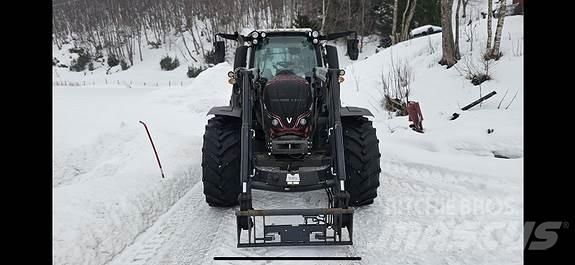 Valtra N134D Traktorit