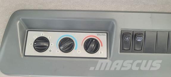 Valtra N163 Traktorit