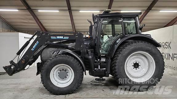 Valtra T182 Traktorit