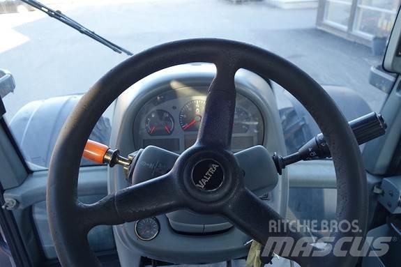 Valtra T213 Versu Traktorit