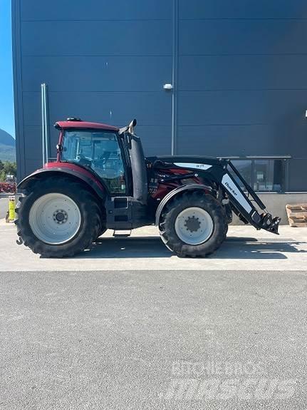 Valtra T214 Traktorit