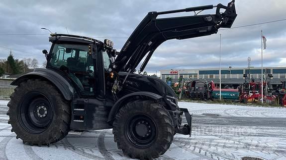 Valtra T235 Traktorit