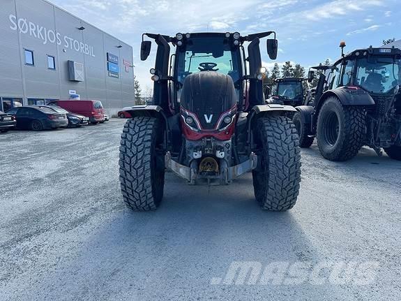 Valtra T235 Traktorit
