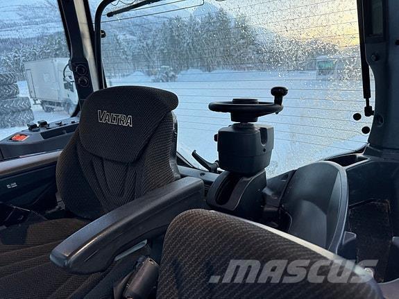 Valtra T235 Traktorit