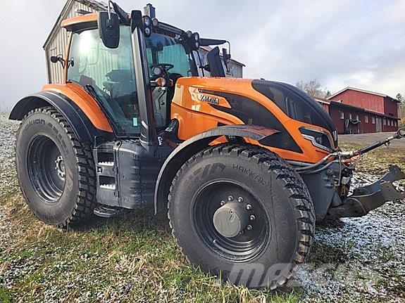 Valtra T255 Traktorit