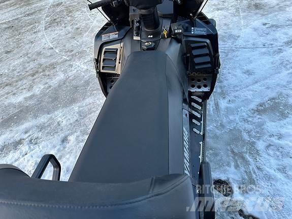 Yamaha Viking 5 Moottorikelkat
