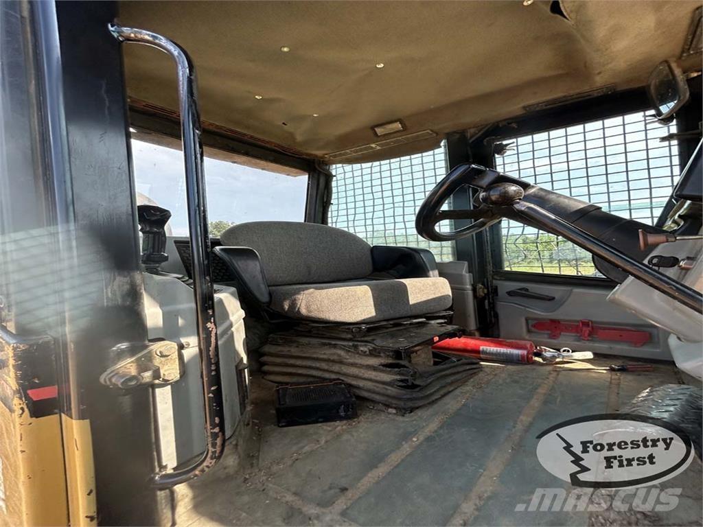 CAT 525B Juontokoneet