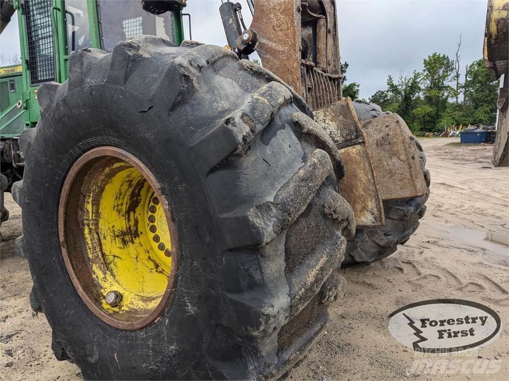 John Deere 748H Juontokoneet