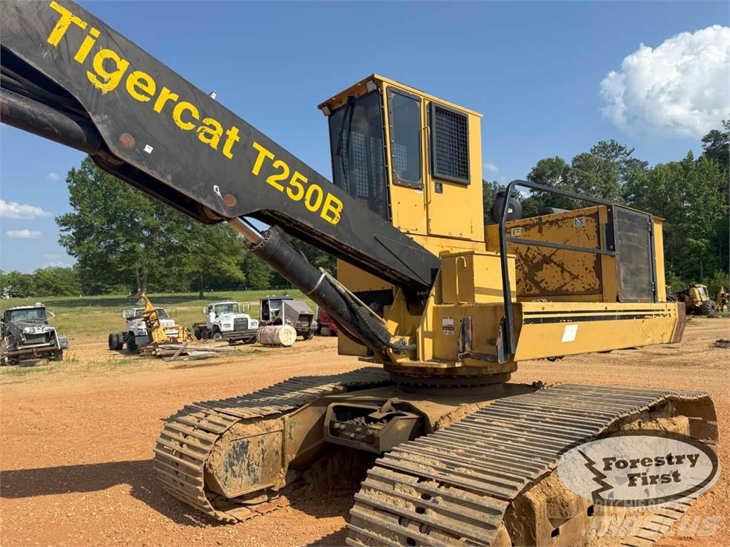 Tigercat T250B Nivelpuomikuormaajat