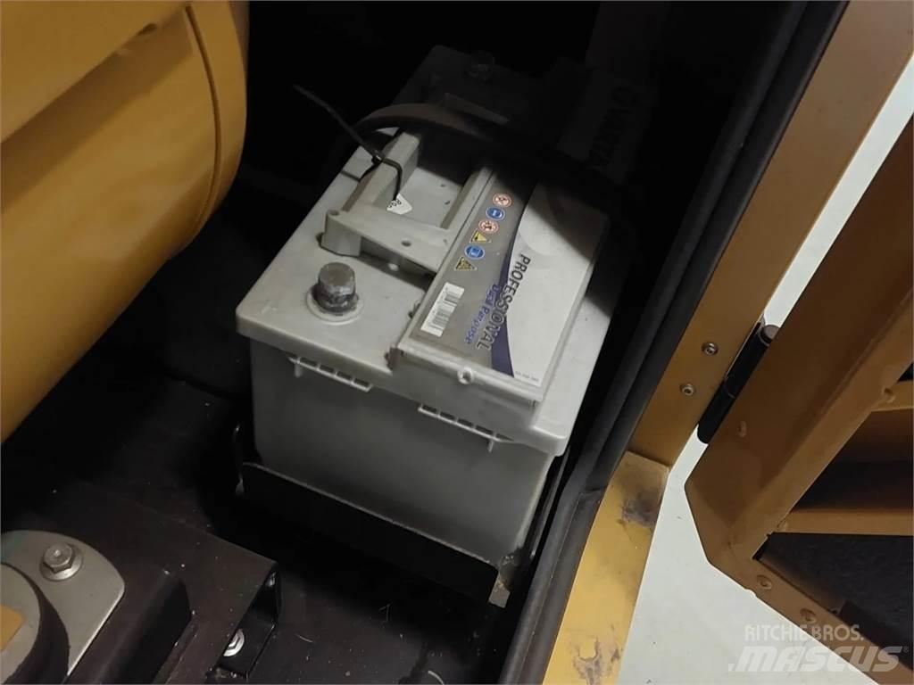 CAT DE33E0 Muut materiaalinkäsittelykoneet