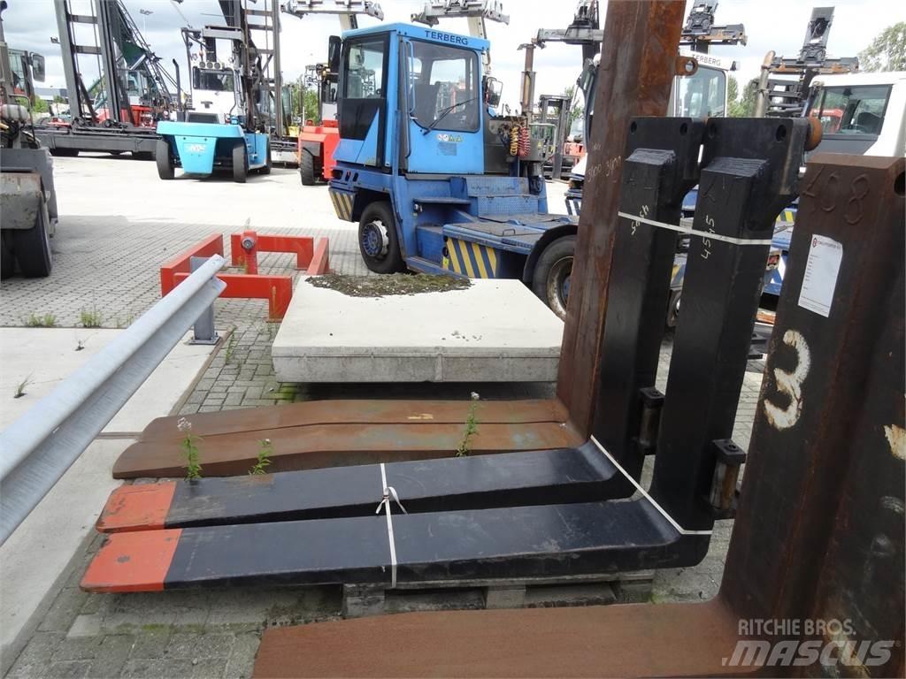 Kalmar DCG330-12 Dieseltrukit