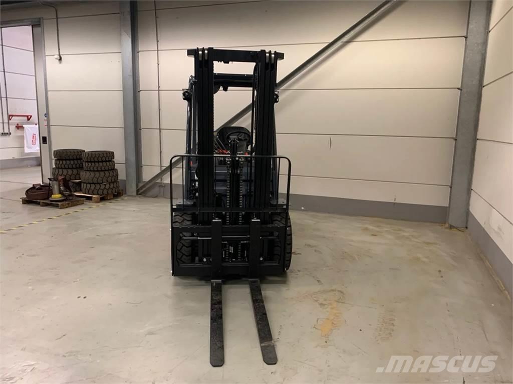 Toyota 02-8FGF30 Nestekaasutrukit