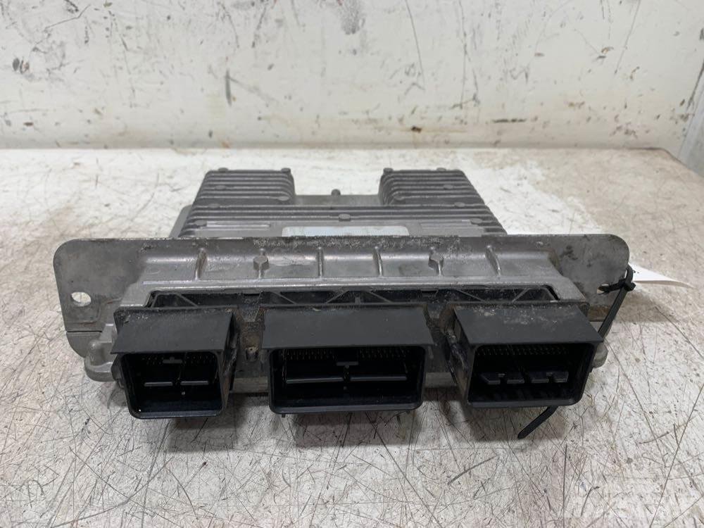 Ford F-550 Ohjaamot ja sisustat