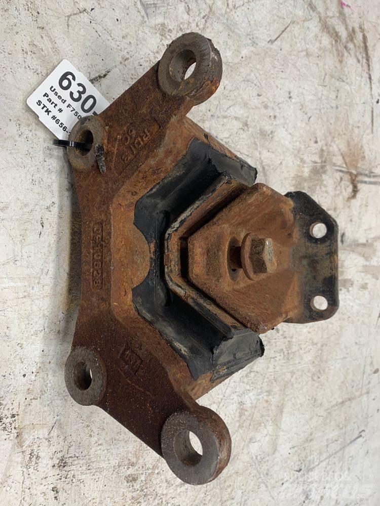 Ford F750 Ohjaamot ja sisustat
