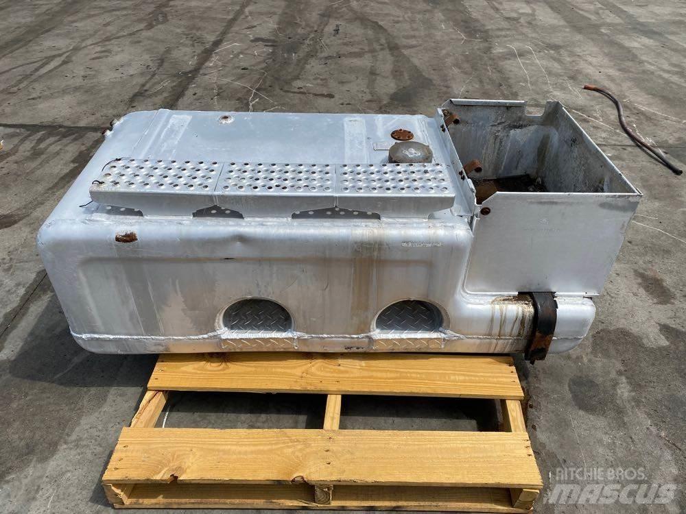 Ford L9000 Muut
