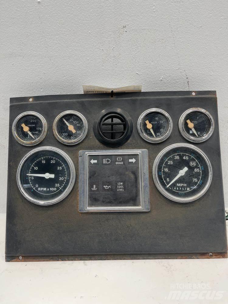 Ford L9000 Muut