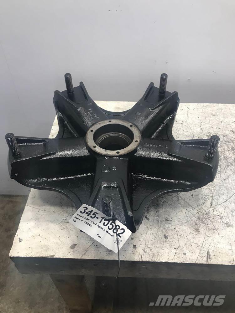 GMC  Renkaat ja vanteet