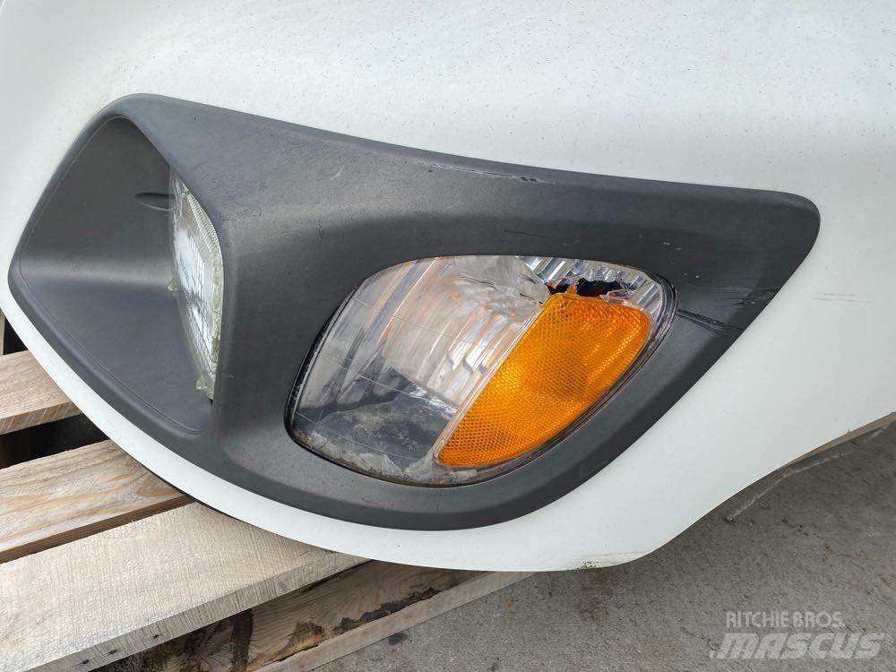 Hino 238 Ohjaamot ja sisustat