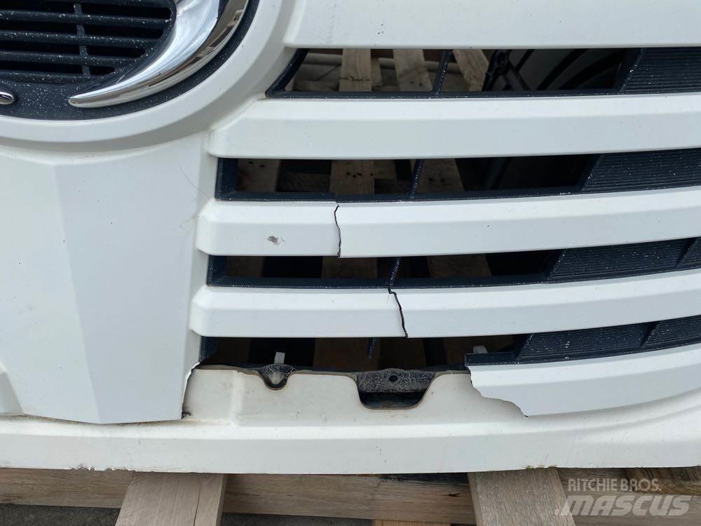 Hino 238 Ohjaamot ja sisustat