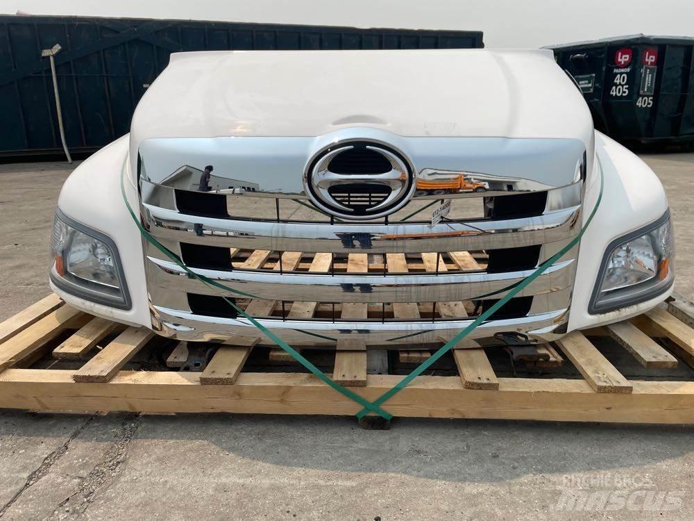 Hino 268 Ohjaamot ja sisustat