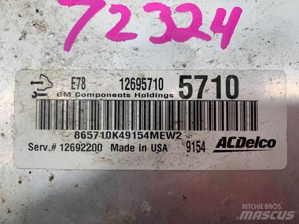 Isuzu NPR Ohjaamot ja sisustat