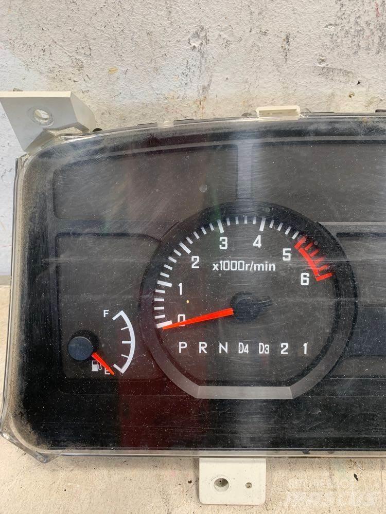 Isuzu NPR Muut