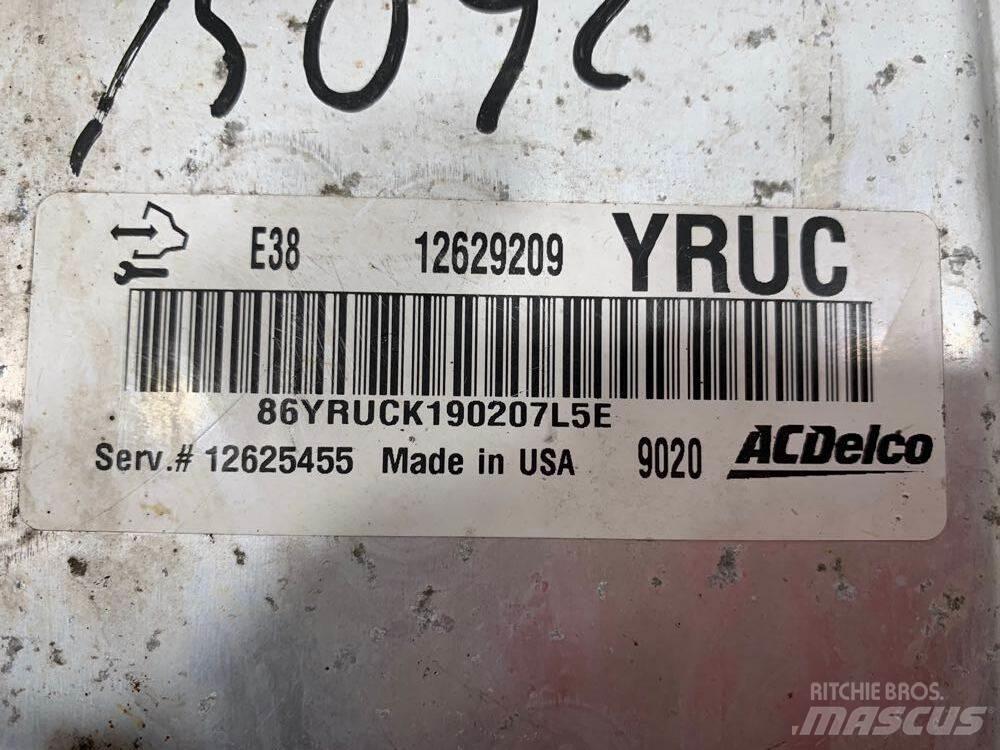 Isuzu NPR Ohjaamot ja sisustat
