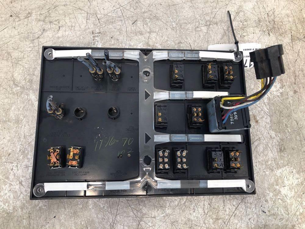 Mack CH613 Sähkö ja elektroniikka