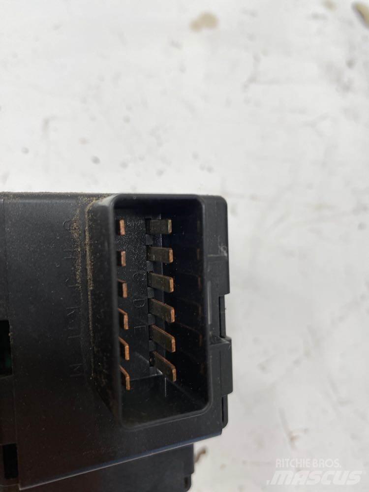 Mack CXU Sähkö ja elektroniikka