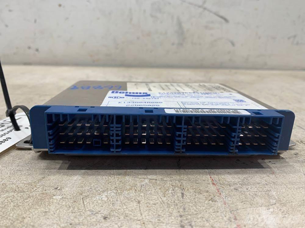 Mack CXU Sähkö ja elektroniikka