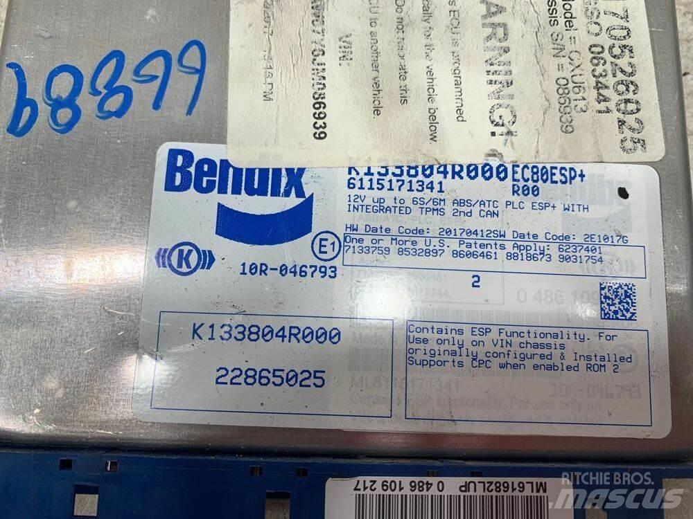Mack CXU Sähkö ja elektroniikka