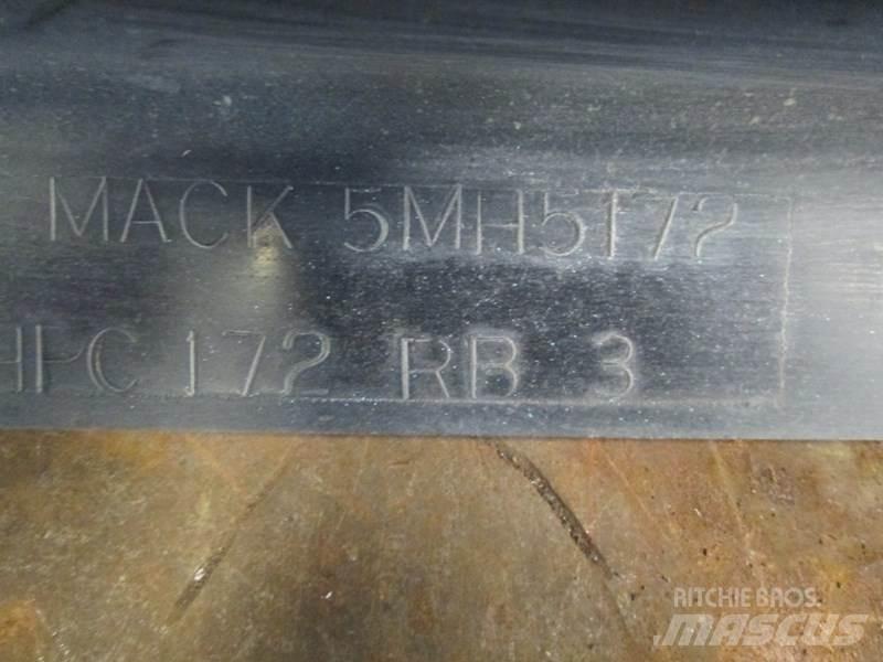 Mack MP7 Muut