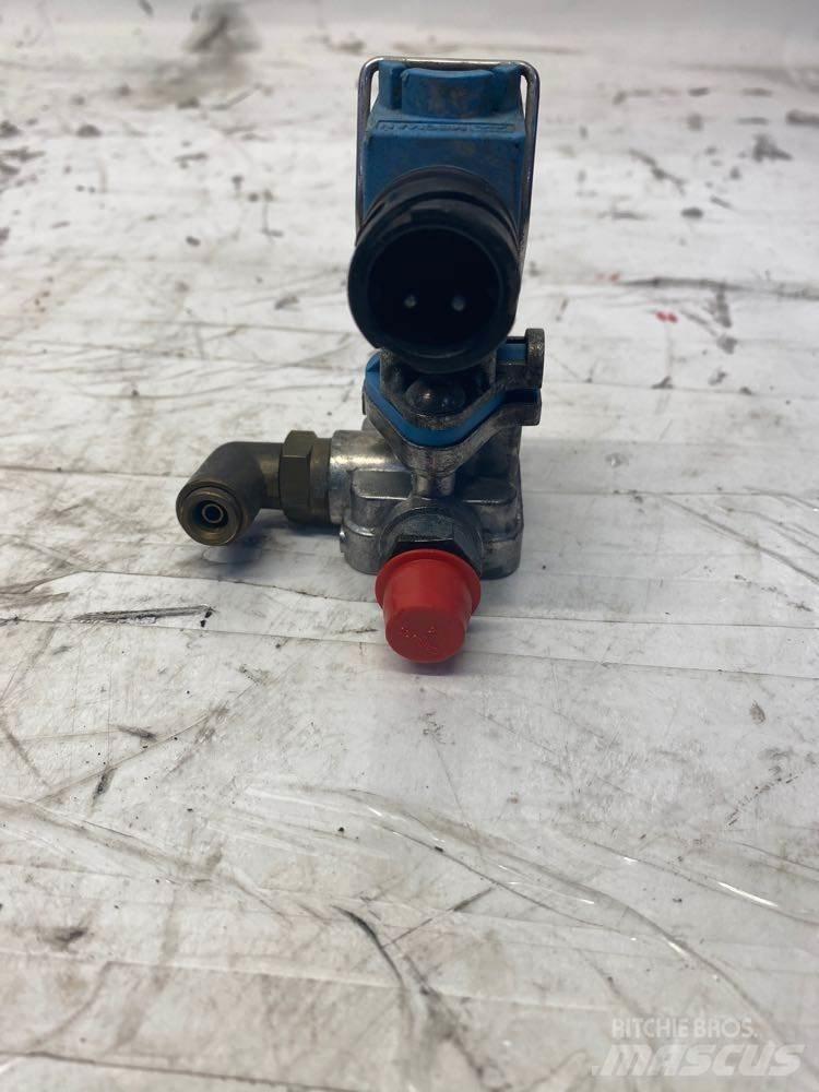 Mack MP8 Muut