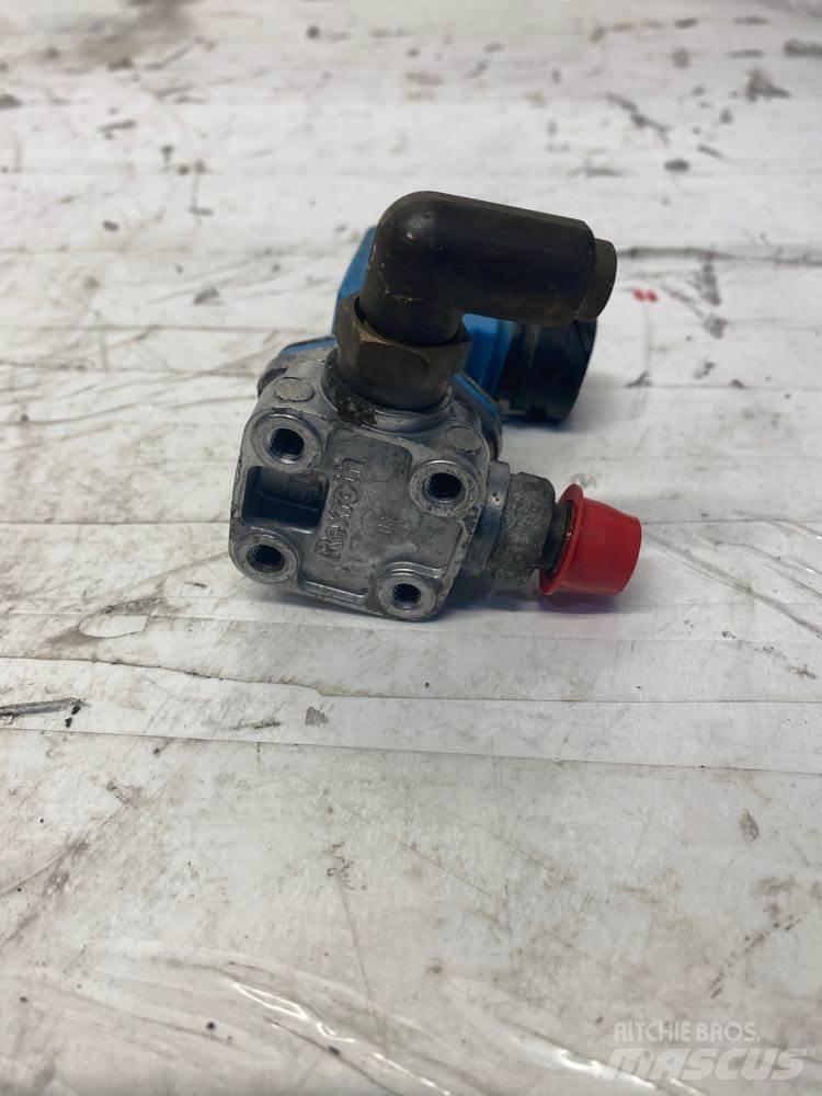 Mack MP8 Muut