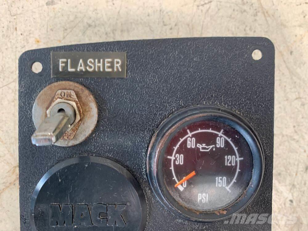 Mack RD680 Sähkö ja elektroniikka